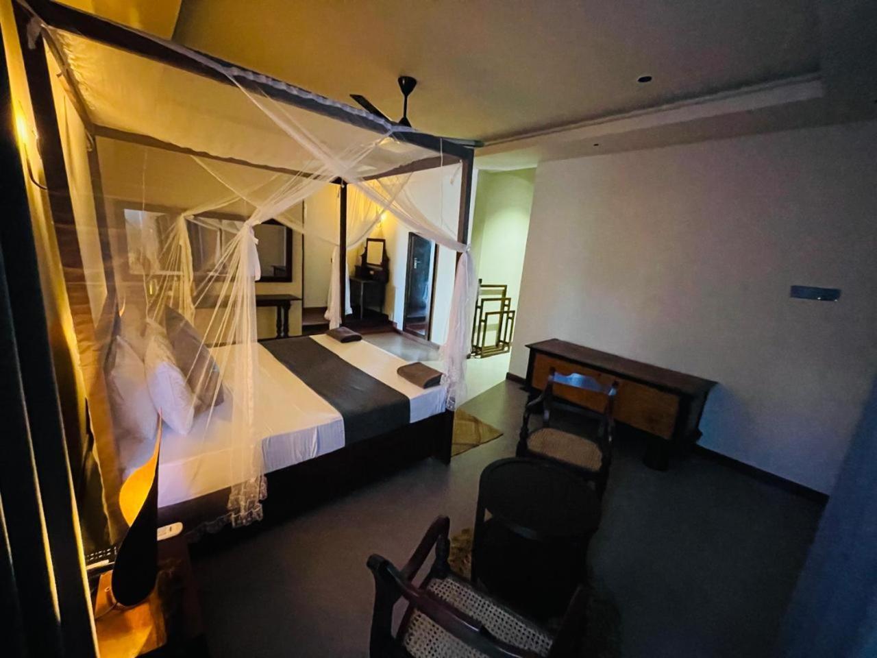 Bohemian Nest Hotel Negombo Bagian luar foto