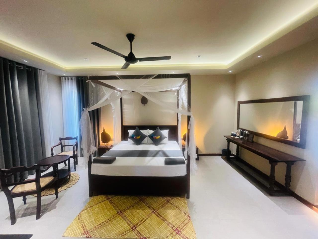 Bohemian Nest Hotel Negombo Bagian luar foto