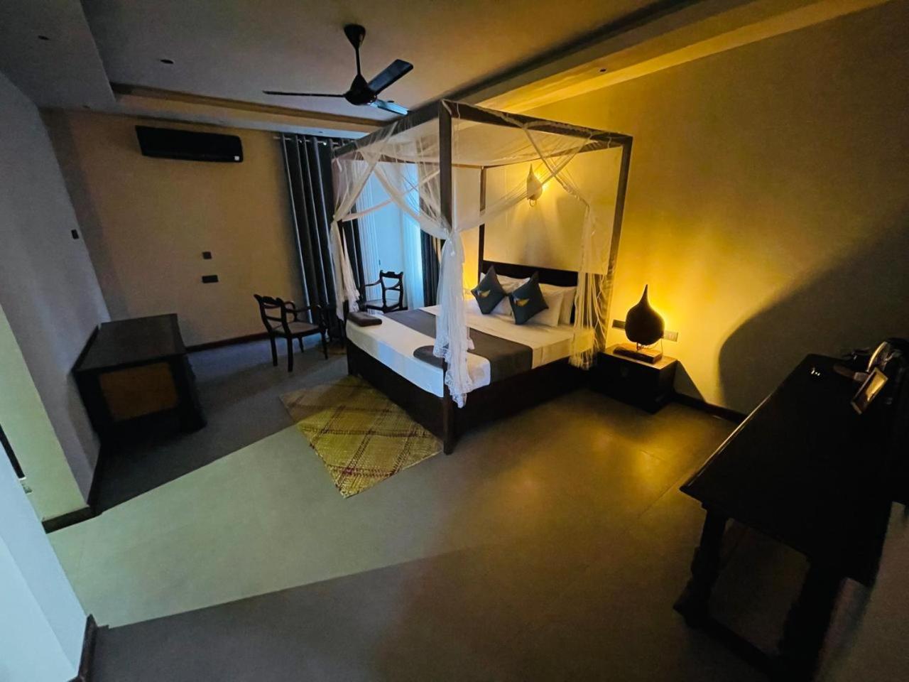 Bohemian Nest Hotel Negombo Bagian luar foto