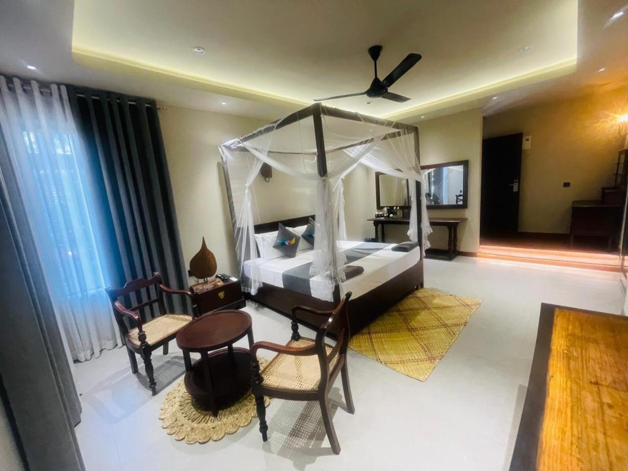 Bohemian Nest Hotel Negombo Bagian luar foto