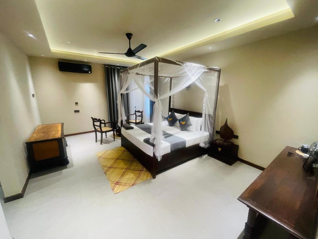 Bohemian Nest Hotel Negombo Bagian luar foto