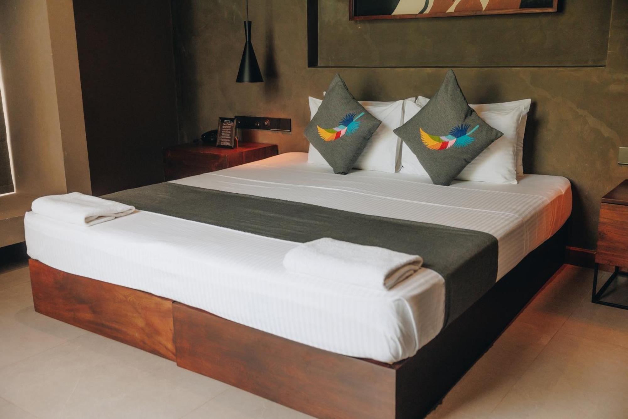 Bohemian Nest Hotel Negombo Bagian luar foto